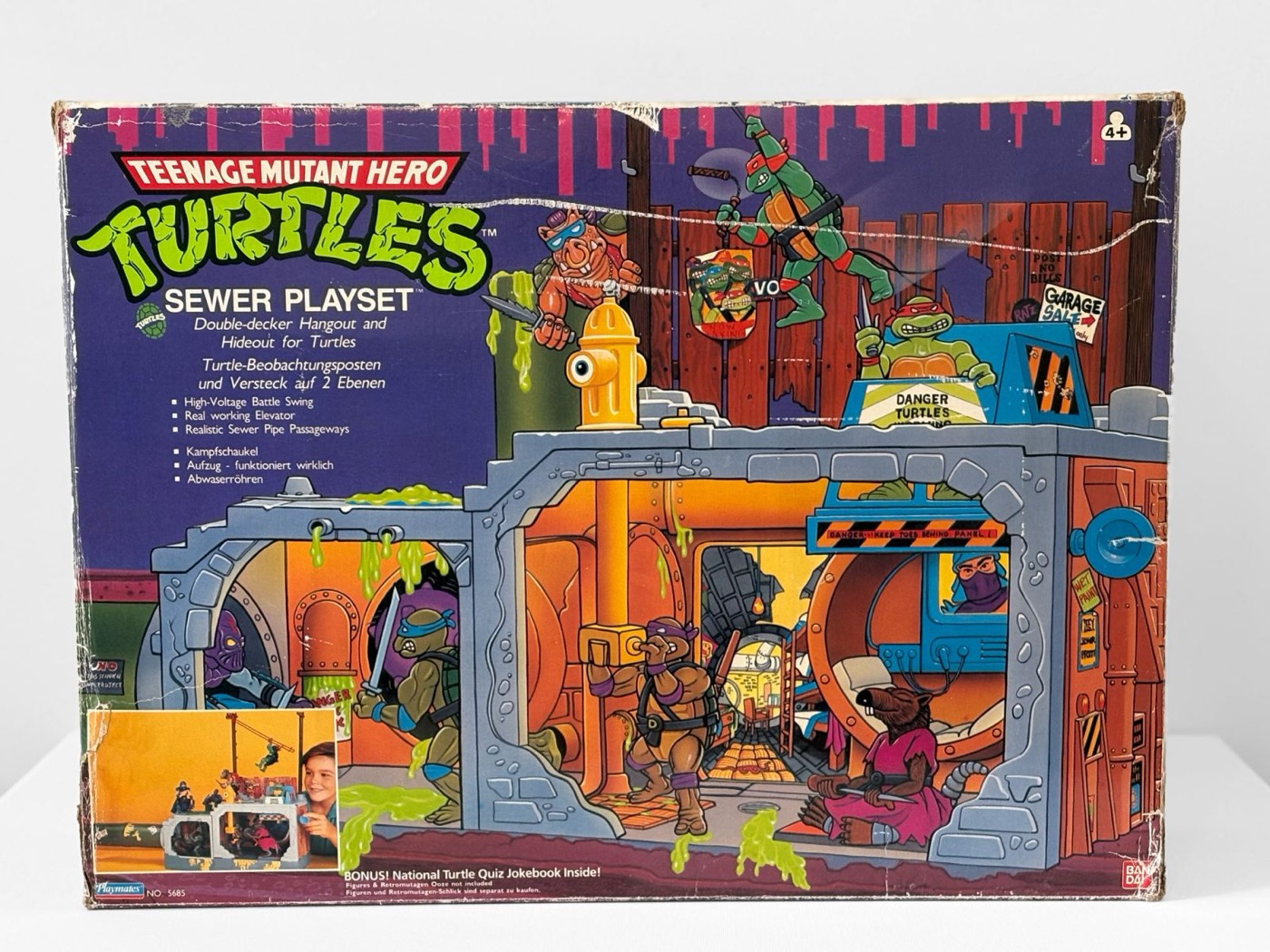 The European Teenage Mutant Hero Turtles Sewer Playset box front, Playmates number 5685 with the Bandai logo, printed in English and German